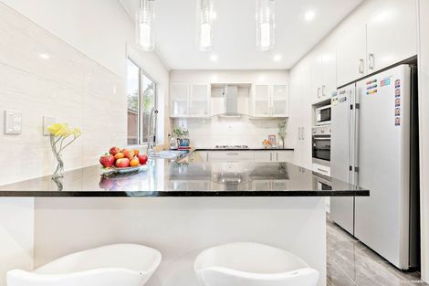 Photo of property in 1 Sunshine Lane, Flat Bush, Auckland, 2019