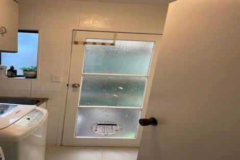 Photo of property in 42 Holyoake Place, Chatswood, Auckland, 0626