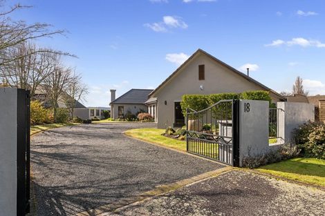 Photo of property in 18 Gemini Place, Kawaha Point, Rotorua, 3010