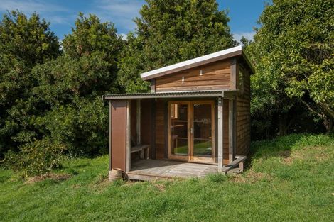 Photo of property in 27 Waikite Road, Welcome Bay, Tauranga, 3112