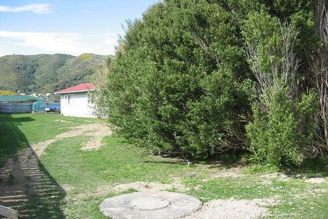 Photo of property in 52 Westminster Road, Wainuiomata, Lower Hutt, 5014