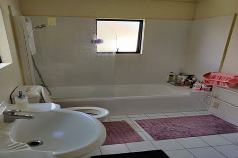 Photo of property in 14 Butia Avenue, Henderson, Auckland, 0612