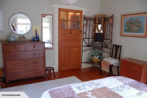 Photo of property in 106 Station Road, Kumeu, 0891