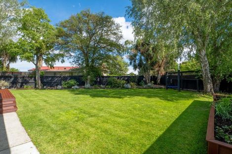 Photo of property in 12 Saunders Place, Redwood, Christchurch, 8051