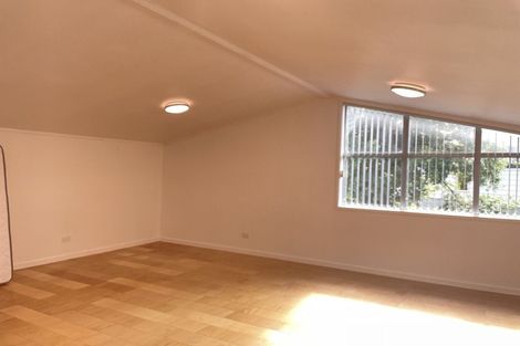 Photo of property in 5 Ballial Place, West Harbour, Auckland, 0618