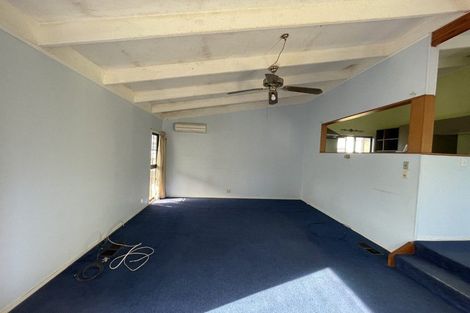 Photo of property in 8 Fitzherbert Avenue, West Harbour, Auckland, 0618