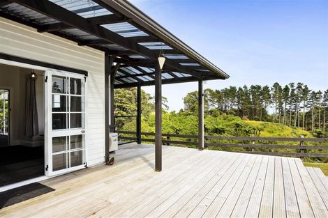 Photo of property in 206 Henwood Road, Paraite, New Plymouth, 4372