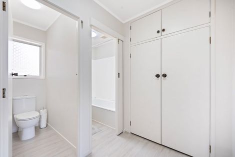 Photo of property in 2/1 Ribblesdale Road, Henderson, Auckland, 0612