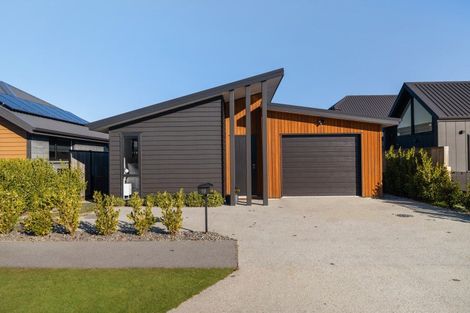 Photo of property in 19 Shepherd Road, Jacks Point, Queenstown, 9371