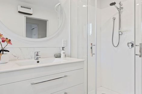 Photo of property in 10 Dulcie Place, Harewood, Christchurch, 8051