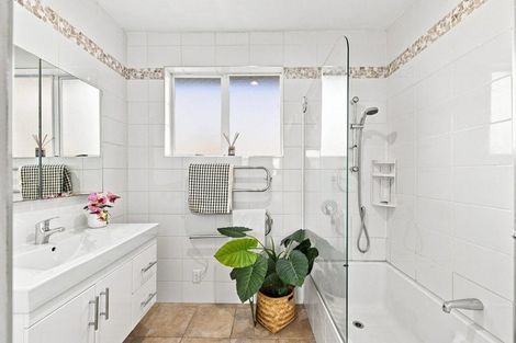 Photo of property in 11 Oban Place, Woolston, Christchurch, 8062