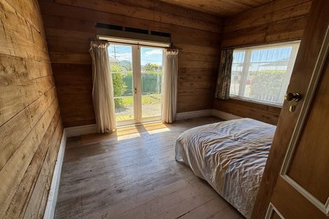 Photo of property in 49 Kent Street, Picton, 7220