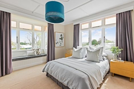 Photo of property in 18 Cobden Road, Bluff Hill, Napier, 4110