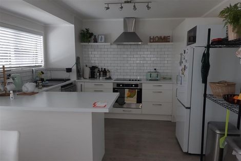 Photo of property in 1/28 Acacia Road, Torbay, Auckland, 0632