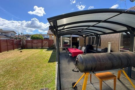 Photo of property in 16 Speyside Crescent, Flat Bush, Auckland, 2016