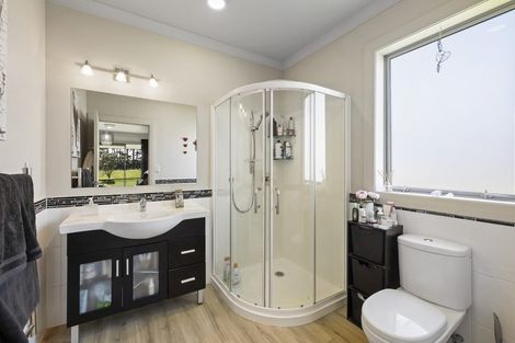 Photo of property in 32 Arthur Road, Paraite, New Plymouth, 4373