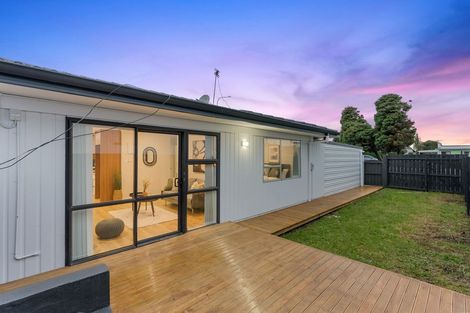 Photo of property in 1/735 Massey Road, Mangere, Auckland, 2022