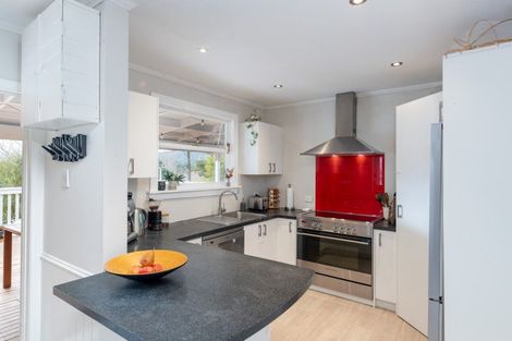 Photo of property in 124 Wyndham Road, Pinehaven, Upper Hutt, 5019