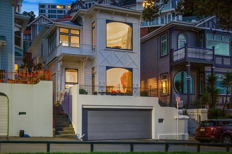 Photo of property in 198 Oriental Parade, Oriental Bay, Wellington, 6011