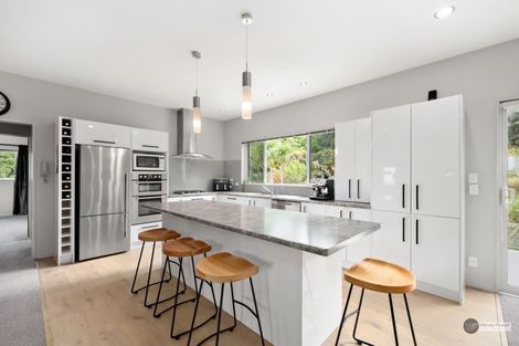 Photo of property in 17 Oceanview Terrace, Tirohanga, Lower Hutt, 5010