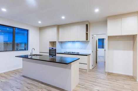 Photo of property in 7 Ropere Street, Kumeu, 0810