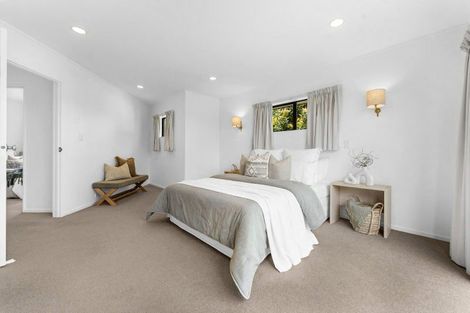 Photo of property in 12 Paradise Place, Pakuranga Heights, Auckland, 2010