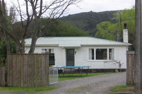 Photo of property in 8 Card Crescent, Featherston, 5710