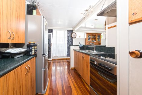 Photo of property in 16 Kereru Street, Henderson, Auckland, 0612