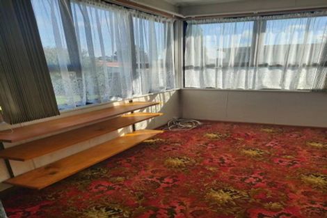 Photo of property in 72 Sylvan Crescent, Te Atatu South, Auckland, 0610