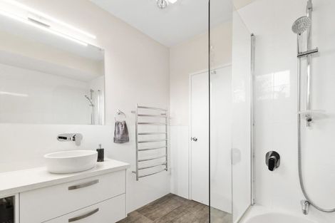 Photo of property in 71 Ray Small Drive, Pahurehure, Papakura, 2113