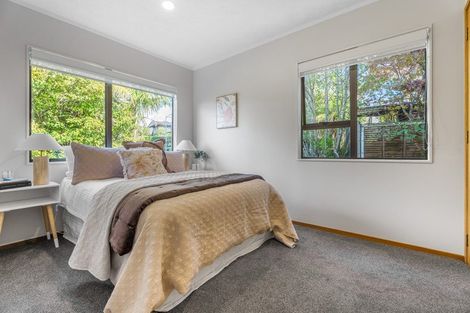 Photo of property in 11 Stevenson Way, Cockle Bay, Auckland, 2014