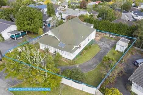Photo of property in 37 Hobsonville Road, West Harbour, Auckland, 0618