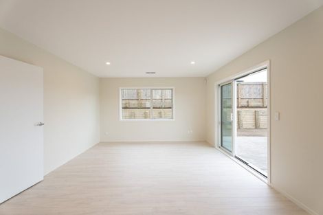 Photo of property in 70 Farnworth Terrace, Glenside, Wellington, 6037