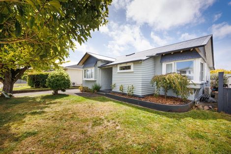 Photo of property in 8 Karaka Street, Hokowhitu, Palmerston North, 4410