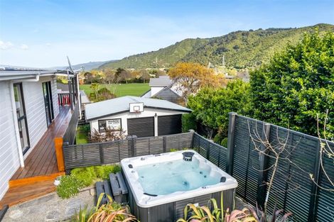 Photo of property in 33b Roband Crescent, Brown Owl, Upper Hutt, 5018