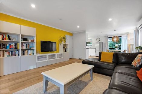 Photo of property in 3 Kuparu Street, Weymouth, Auckland, 2103