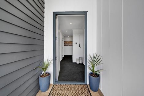 Photo of property in 71 Cyrus Street, Whalers Gate, New Plymouth, 4310