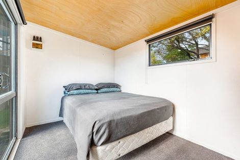 Photo of property in 9 Seagrove Road, West Harbour, Auckland, 0618