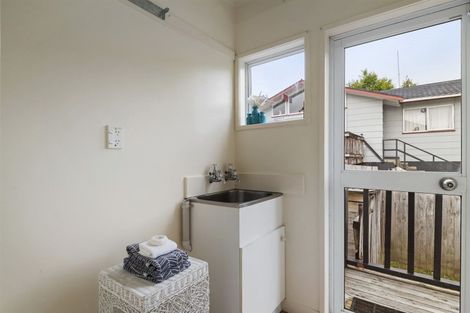 Photo of property in 10 Downer Street, Helensville, 0800