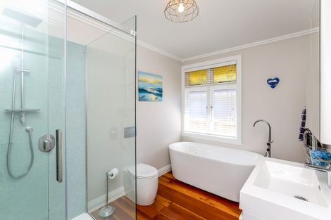 Photo of property in 18 Aubrey Street, New Plymouth, 4310