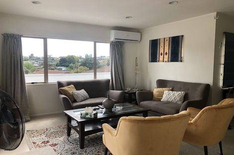 Photo of property in 2/73 Spinella Drive, Bayview, Auckland, 0629