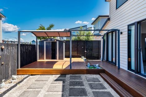 Photo of property in 5 Kearns Drive, Hobsonville, Auckland, 0616