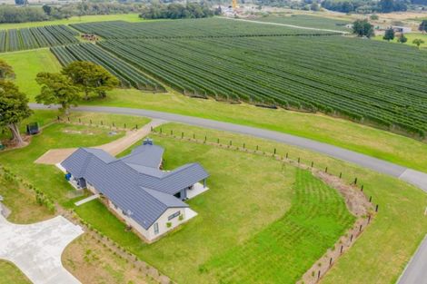 Photo of property in 18 Ohau Gravels Way, Ohau, Levin, 5570