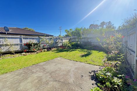 Photo of property in 53 Makora Road, Massey, Auckland, 0614