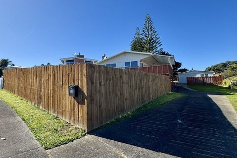 Photo of property in 16 Carole Crescent, Pakuranga, Auckland, 2010