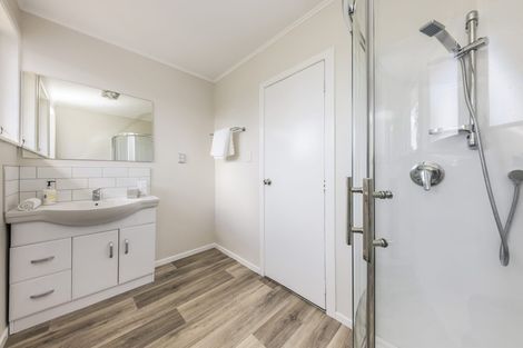 Photo of property in 16 Eastburn Street, Papakura, 2110