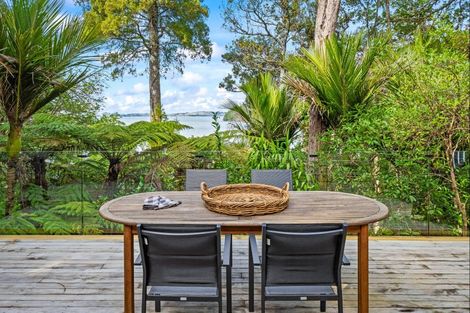 Photo of property in 16 Clinton Road, Tawharanui Peninsula, Matakana, 0986