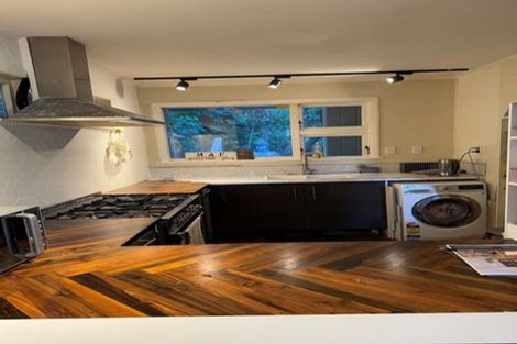 Photo of property in 5 Richmond Road, Mahina Bay, Lower Hutt, 5013