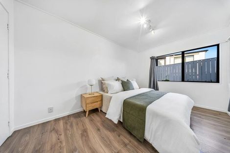 Photo of property in 17b Lynton Road, Bucklands Beach, Auckland, 2012