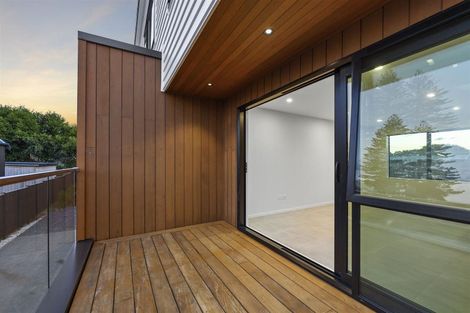 Photo of property in 28d Walker Road, Point Chevalier, Auckland, 1022